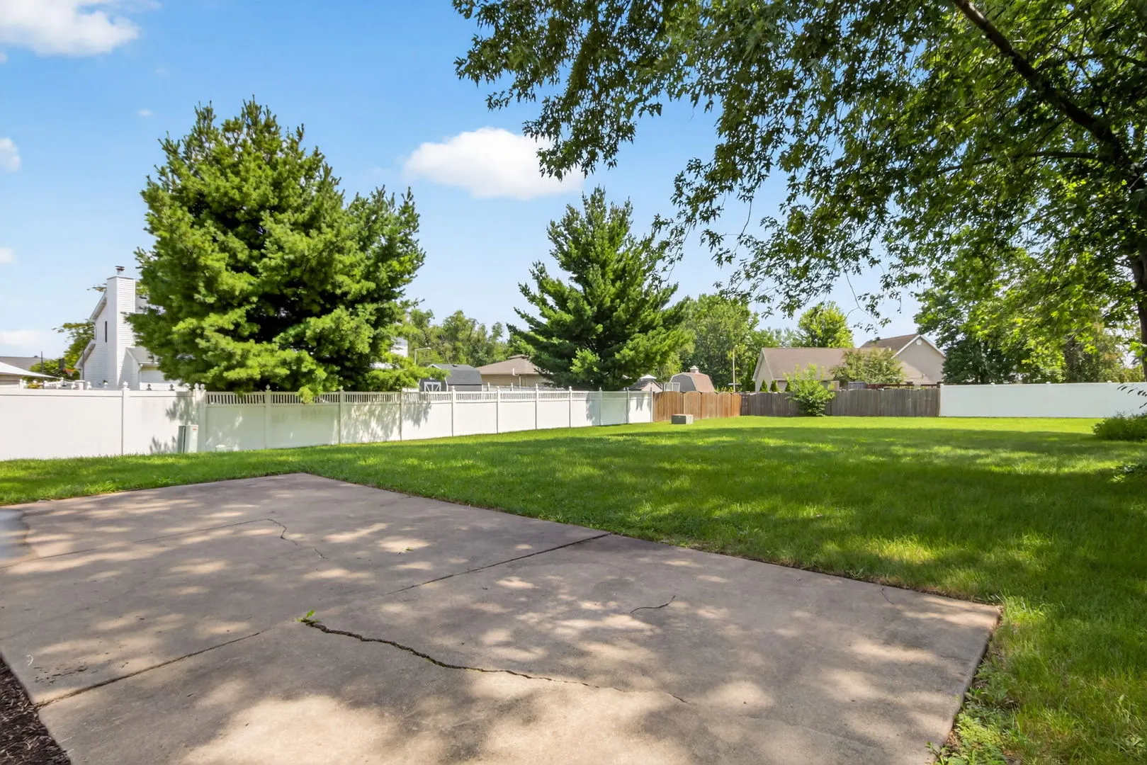 606 Briarwood Court IL