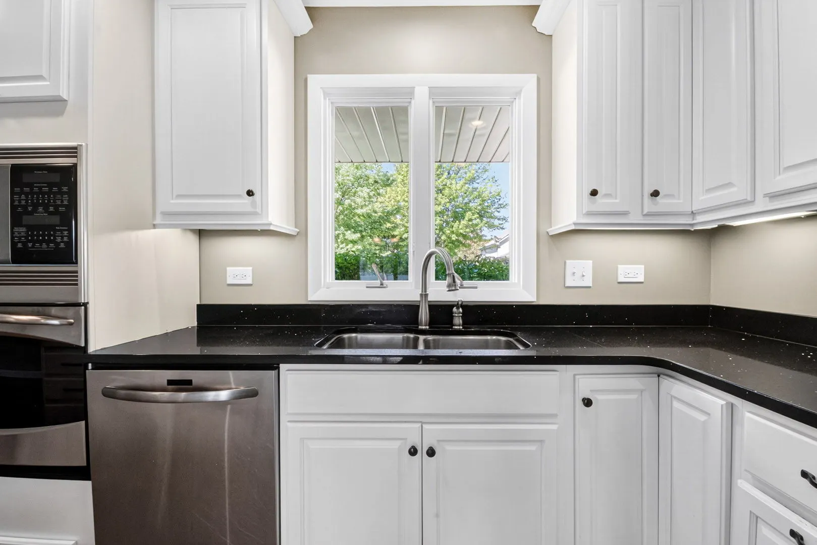 606 Briarwood Court IL