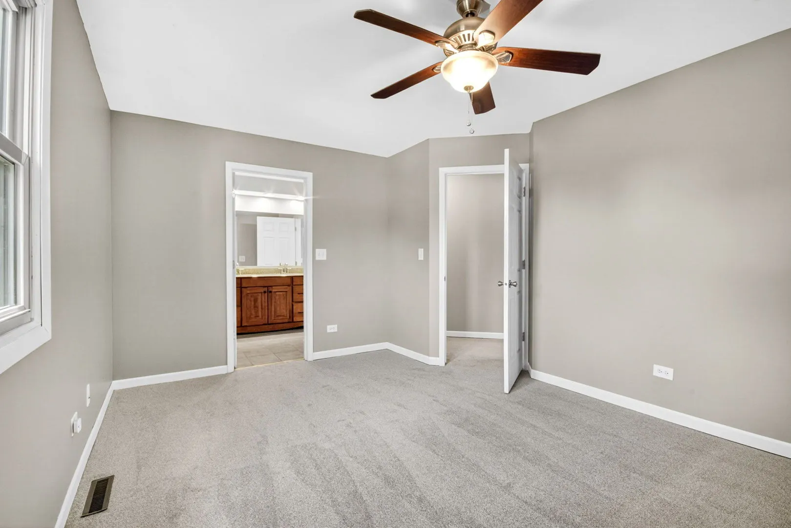 606 Briarwood Court IL