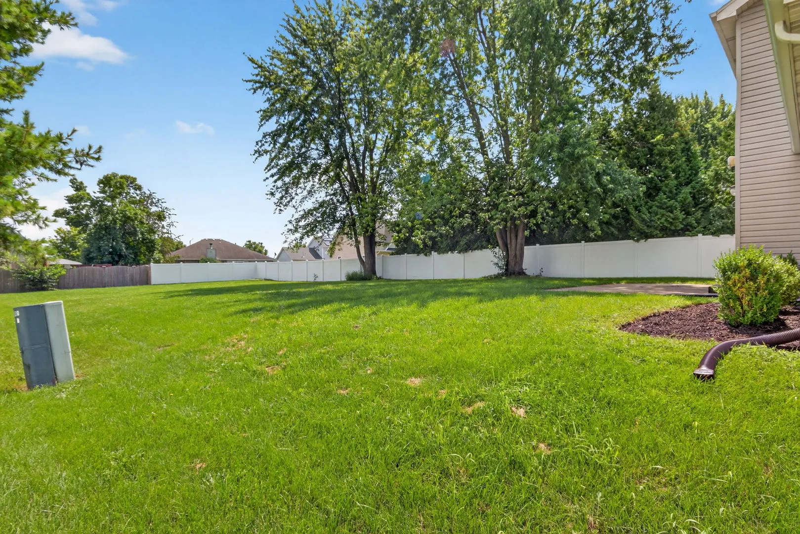 606 Briarwood Court IL