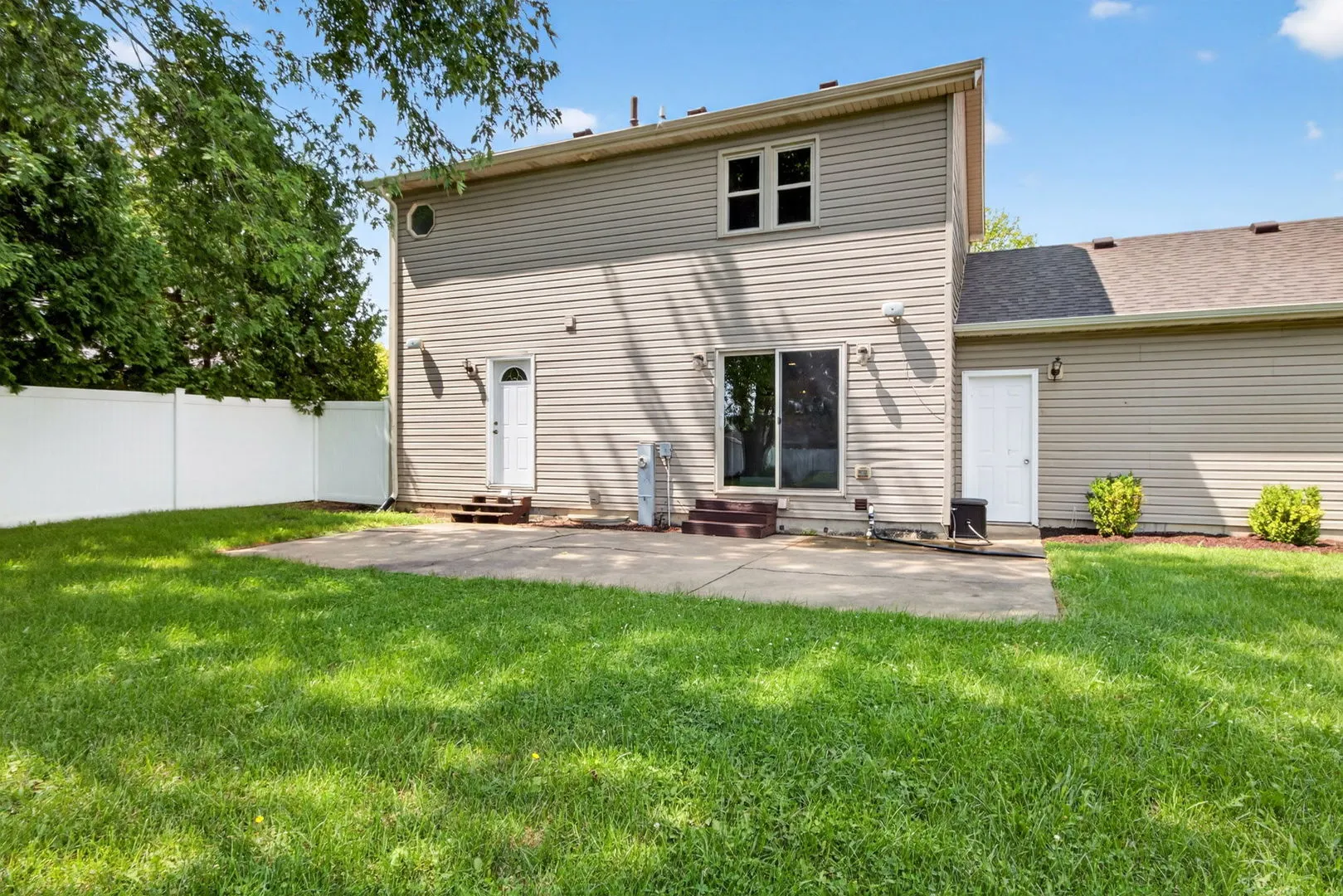 606 Briarwood Court IL