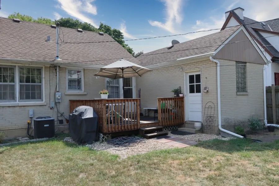 220 S Bothwell Street IL