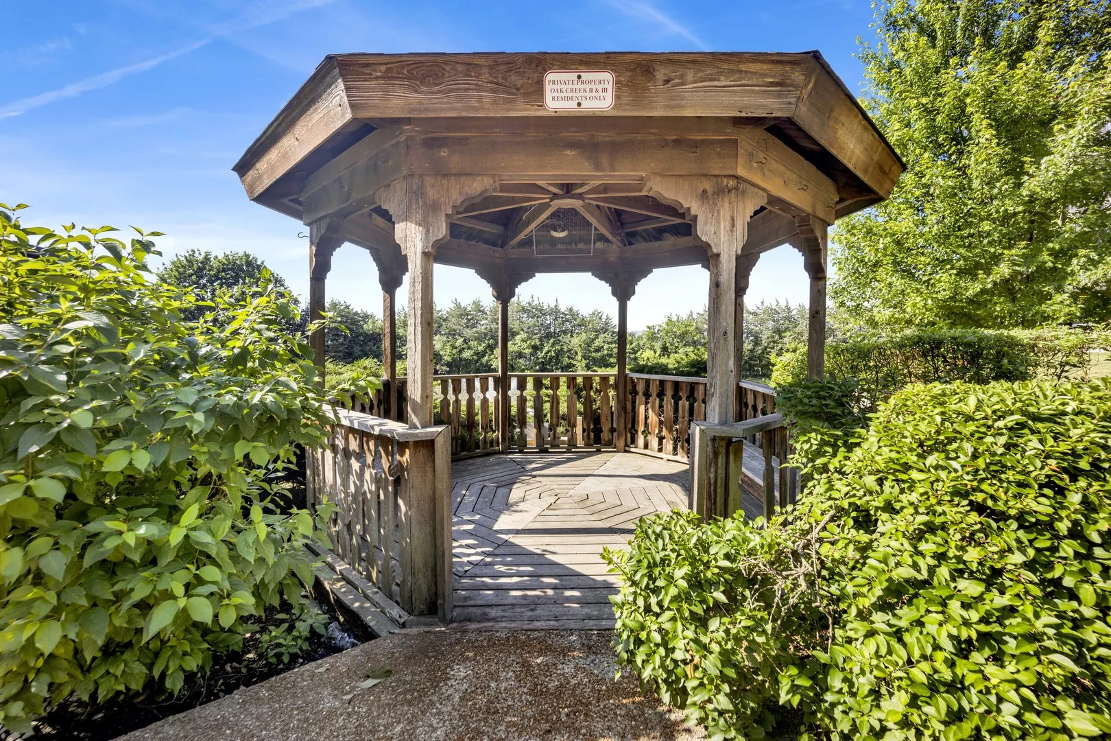 101 OLD OAK Drive 400A IL