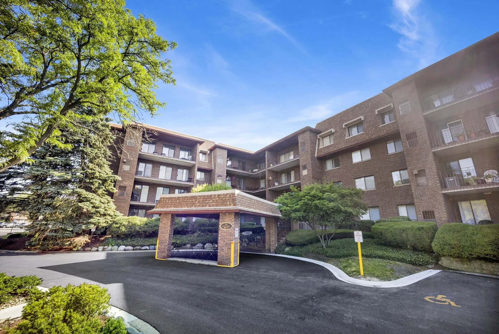101 OLD OAK Drive 400A IL