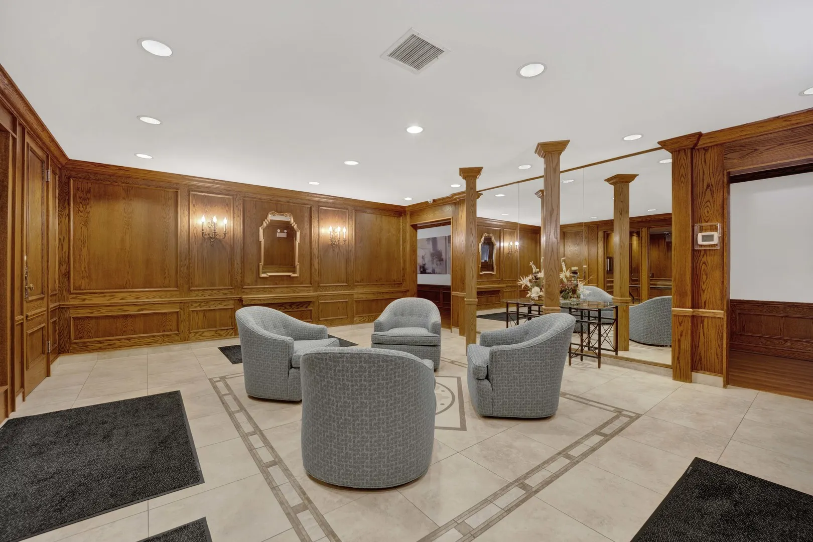 101 OLD OAK Drive 400A IL