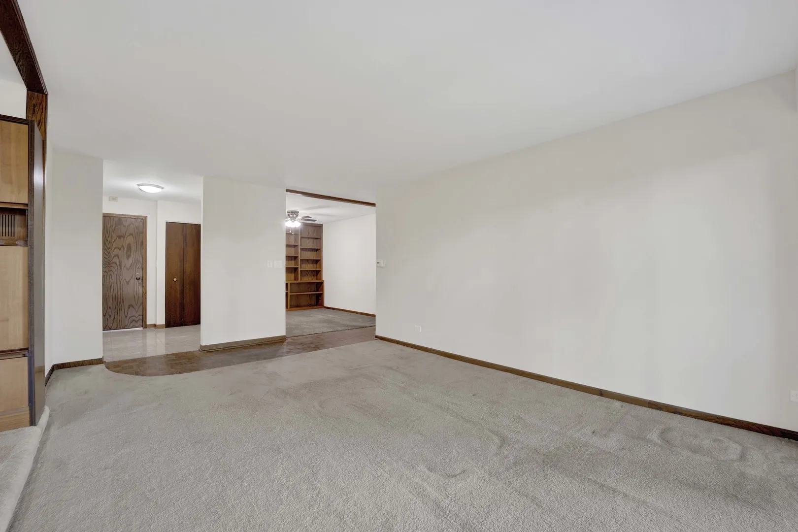 101 OLD OAK Drive 400A IL