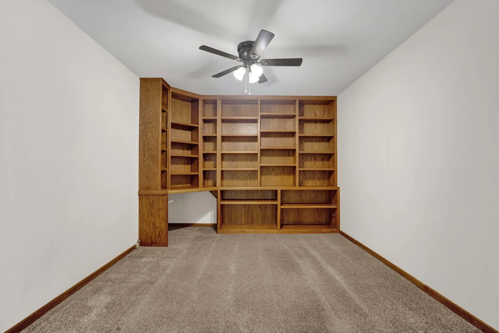 101 OLD OAK Drive 400A IL