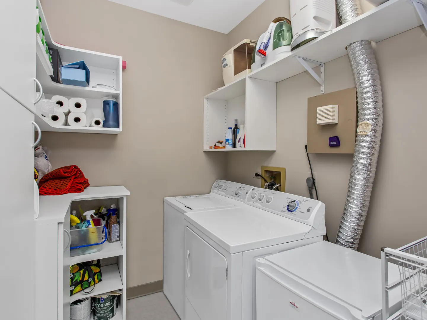 209 Rivershire Lane 403 IL