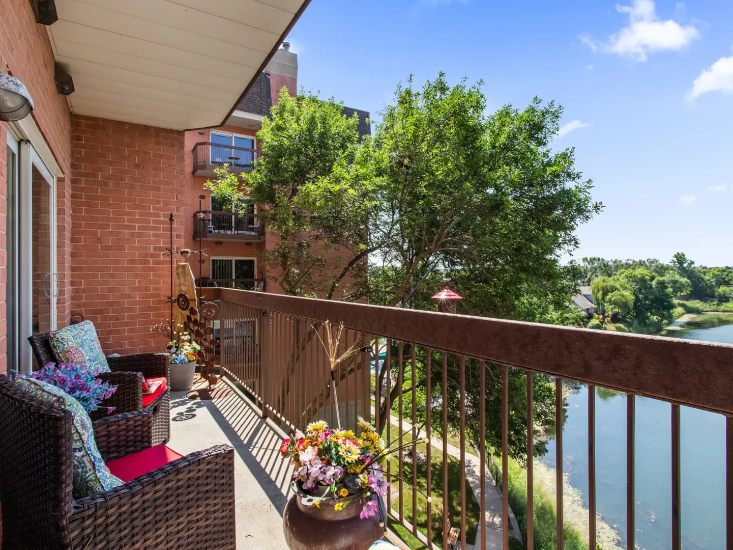 209 Rivershire Lane 403 IL