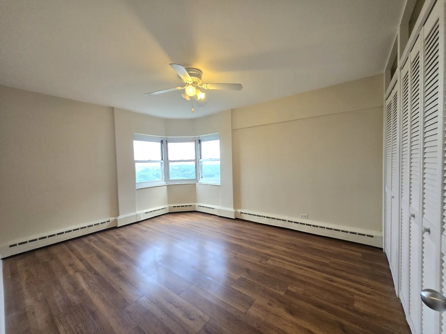 4980 N Marine Drive 1136 IL