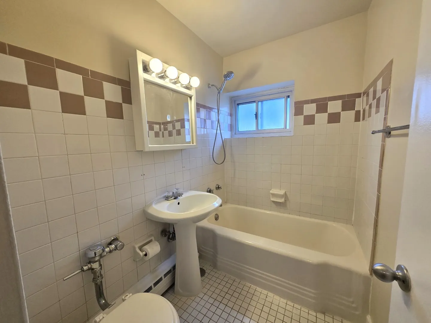 4980 N Marine Drive 1136 IL