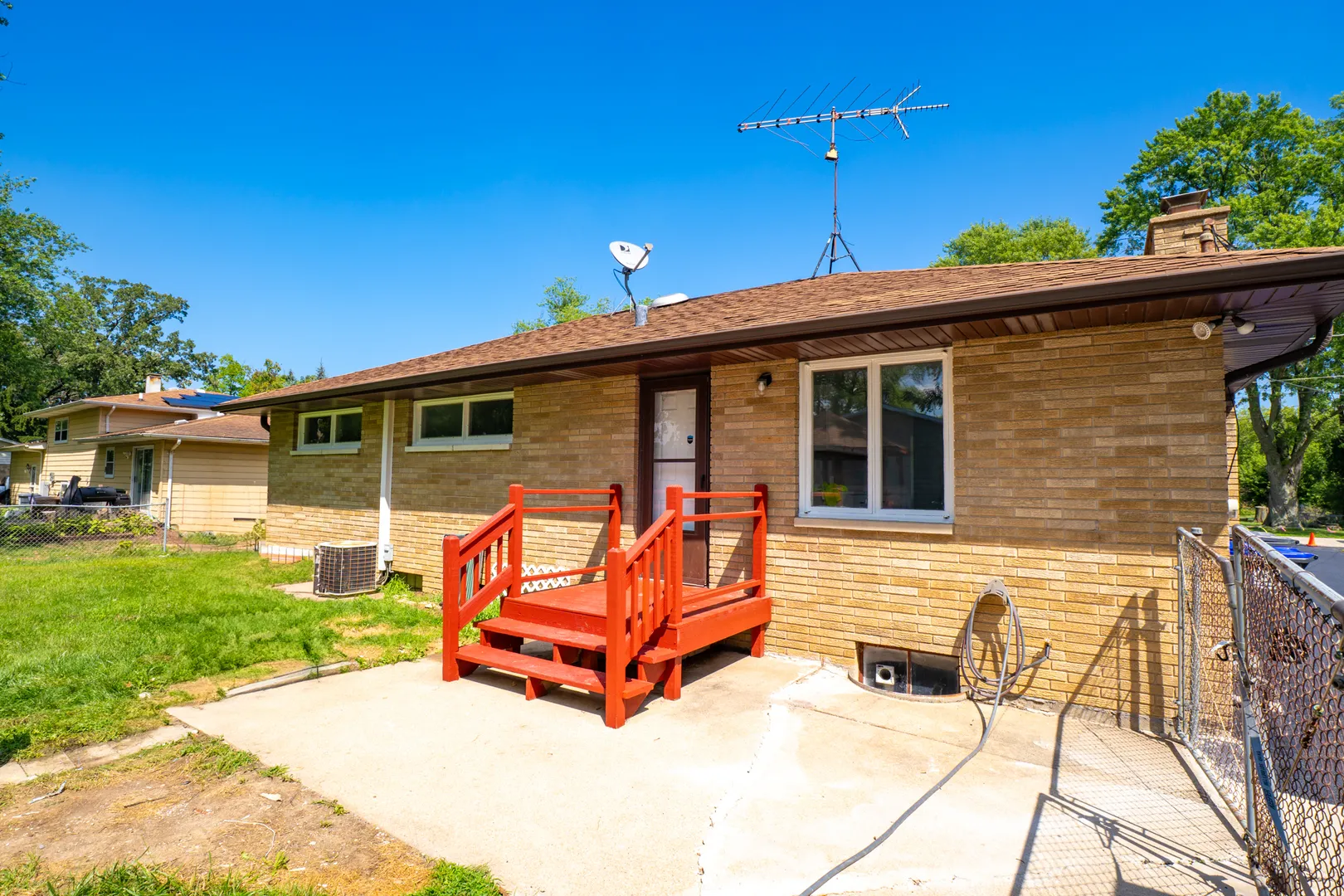 38402 N Russell Avenue IL