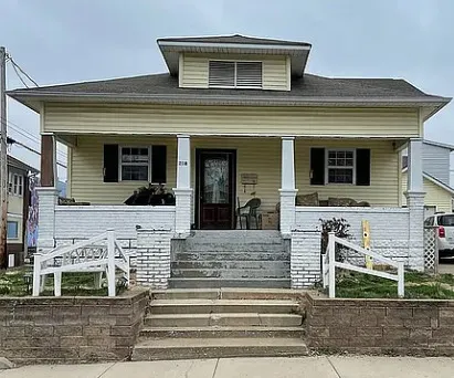 208 W College Street IL