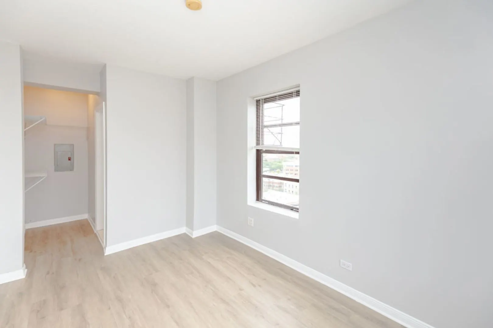 732 W Bittersweet Place 1108 IL