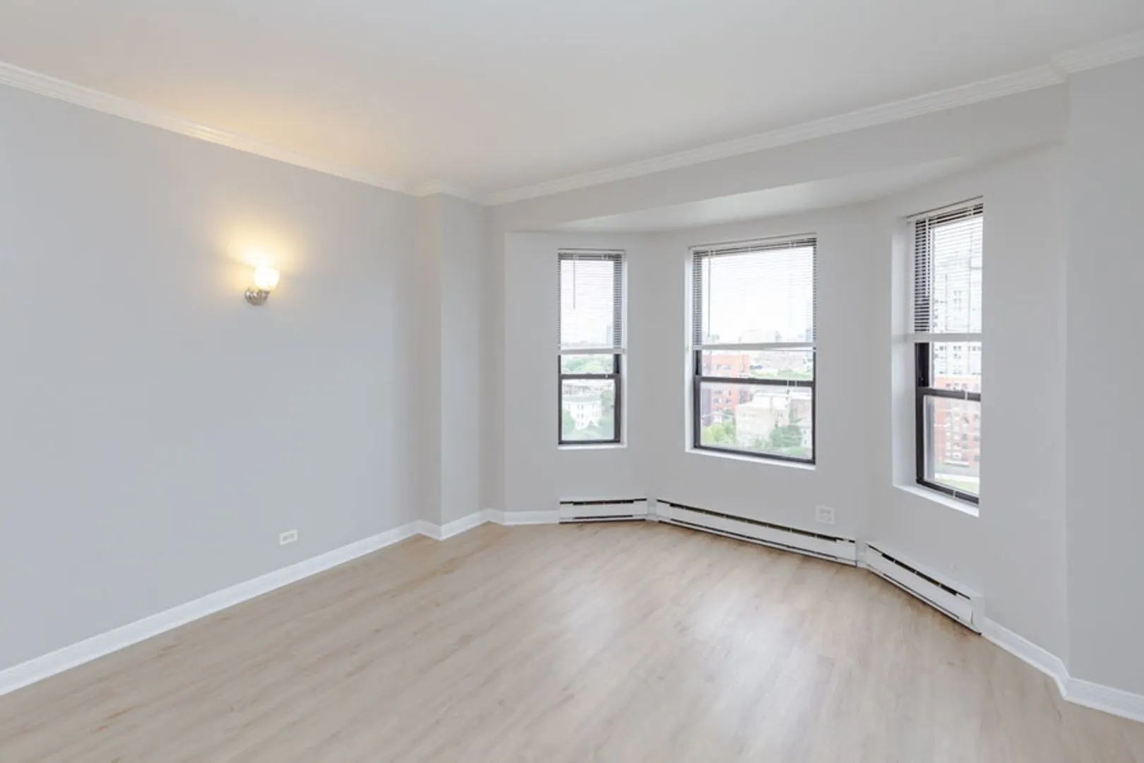 732 W Bittersweet Place 1108 IL