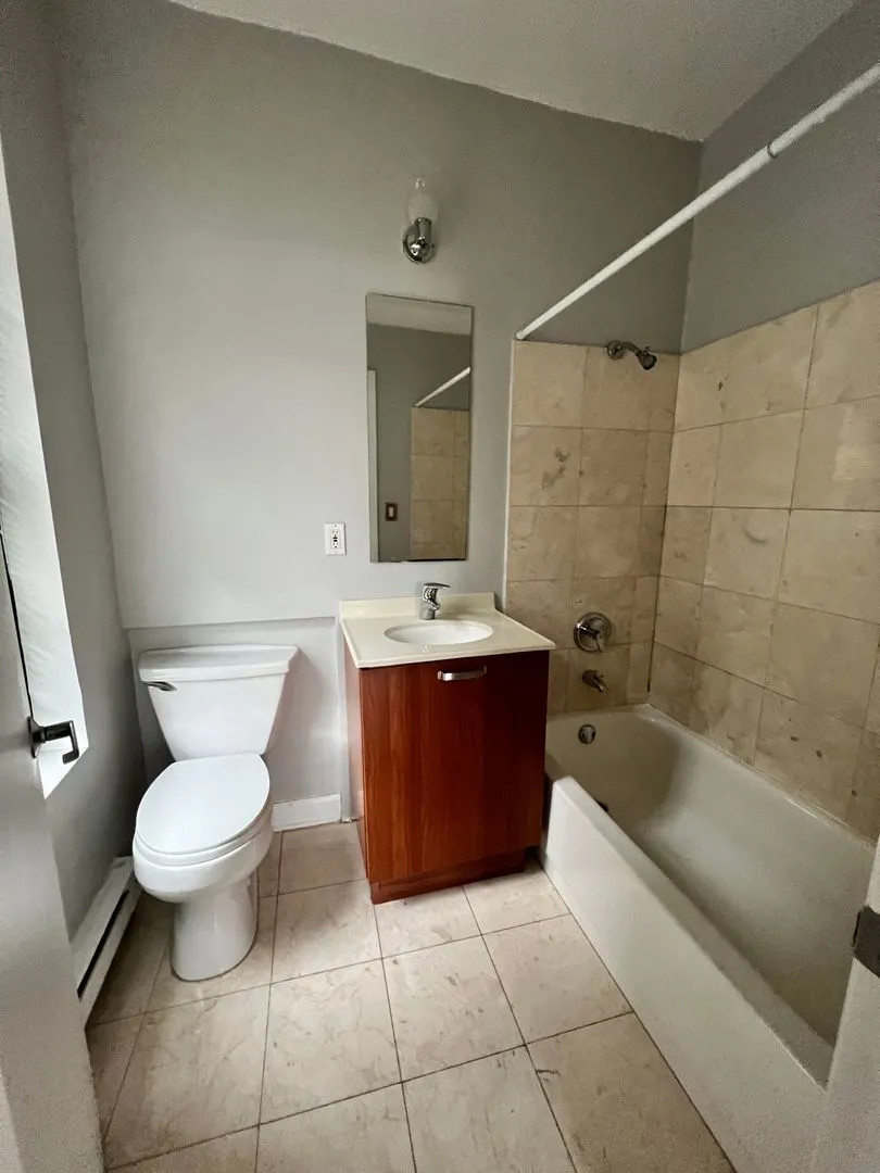732 W Bittersweet Place 1108 IL