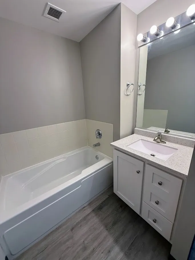 41 E 8th Street 805 IL