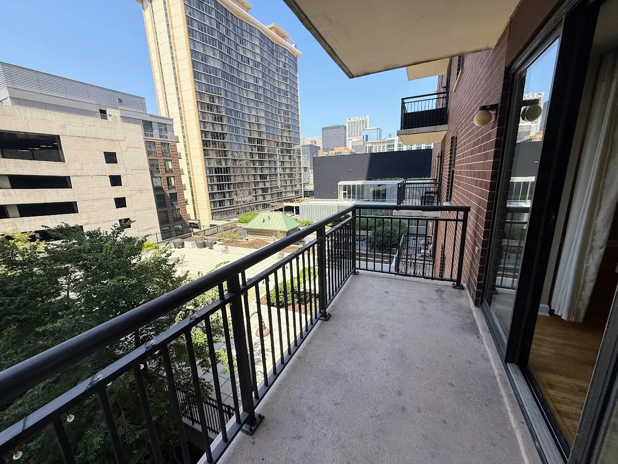41 E 8th Street 805 IL