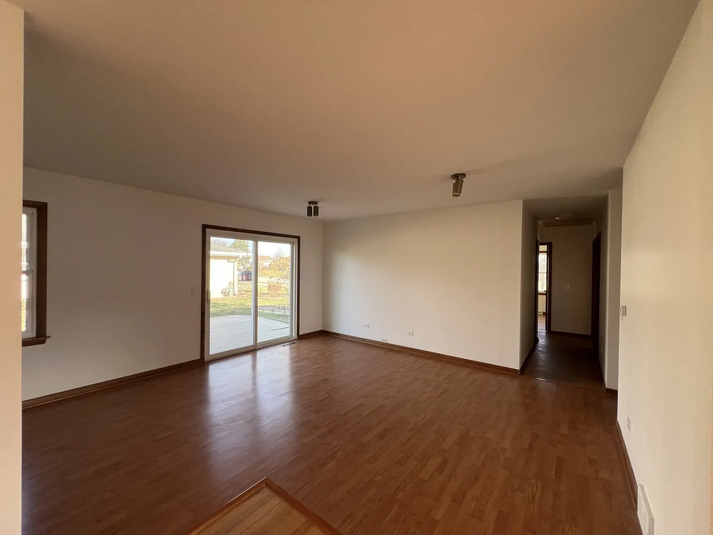 6 W Cypress Street IL