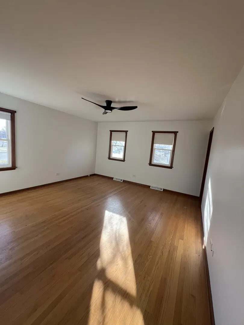 6 W Cypress Street IL