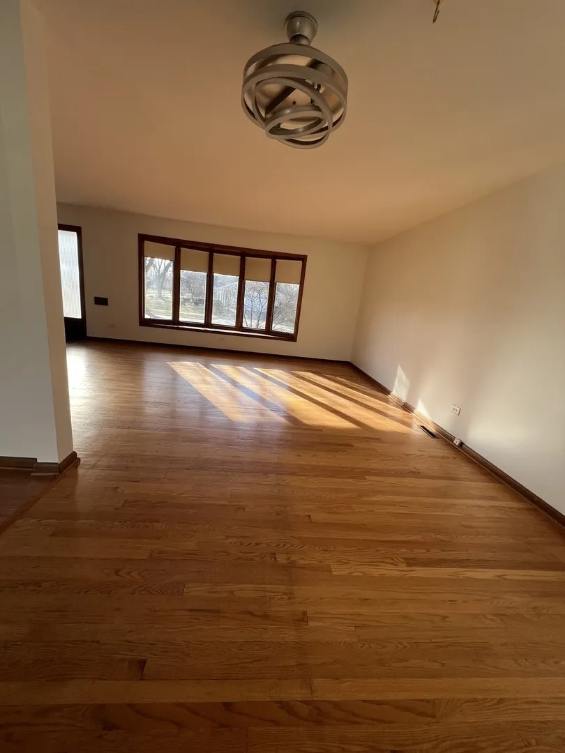 6 W Cypress Street IL