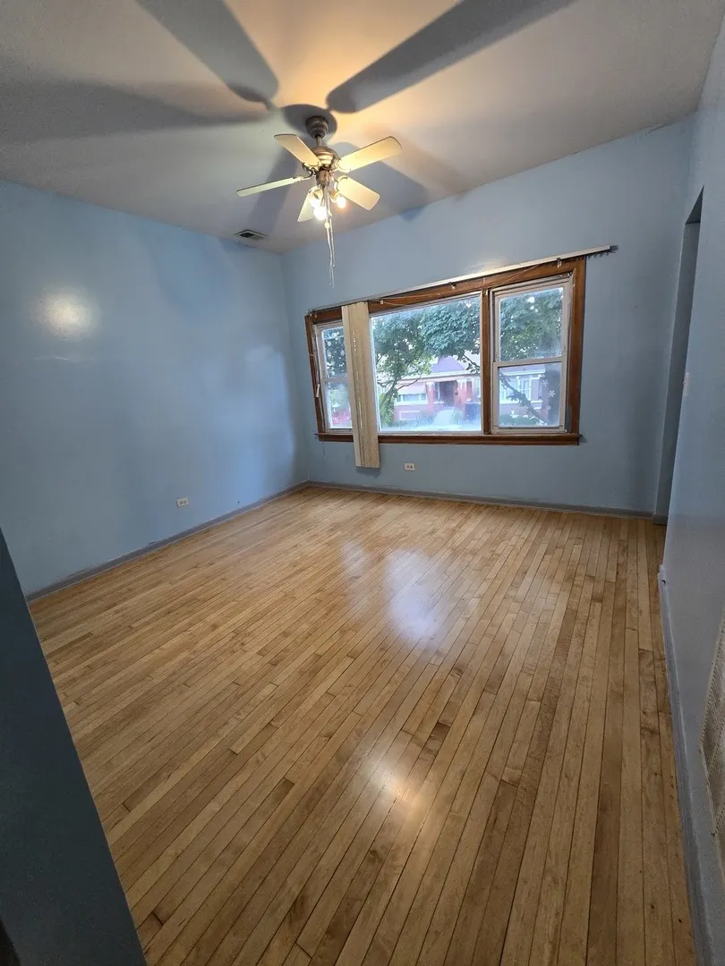 5119 S WASHTENAW Avenue IL