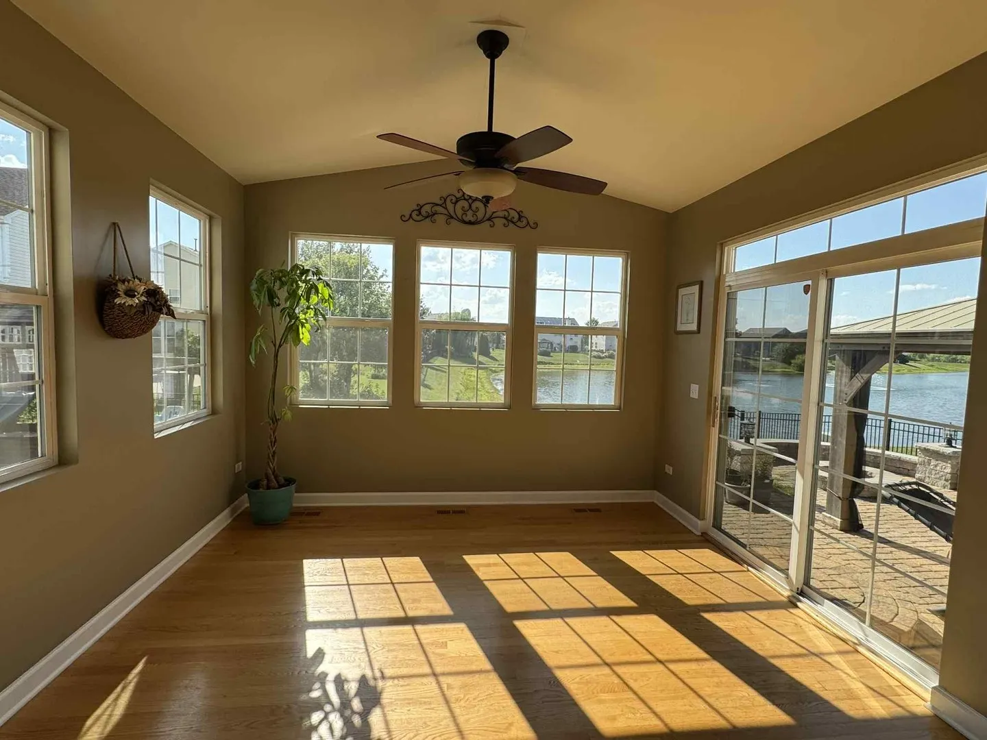 302 Hemlock Lane IL