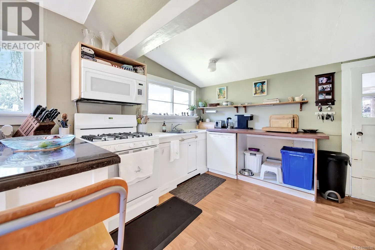6931 Island Hwy W