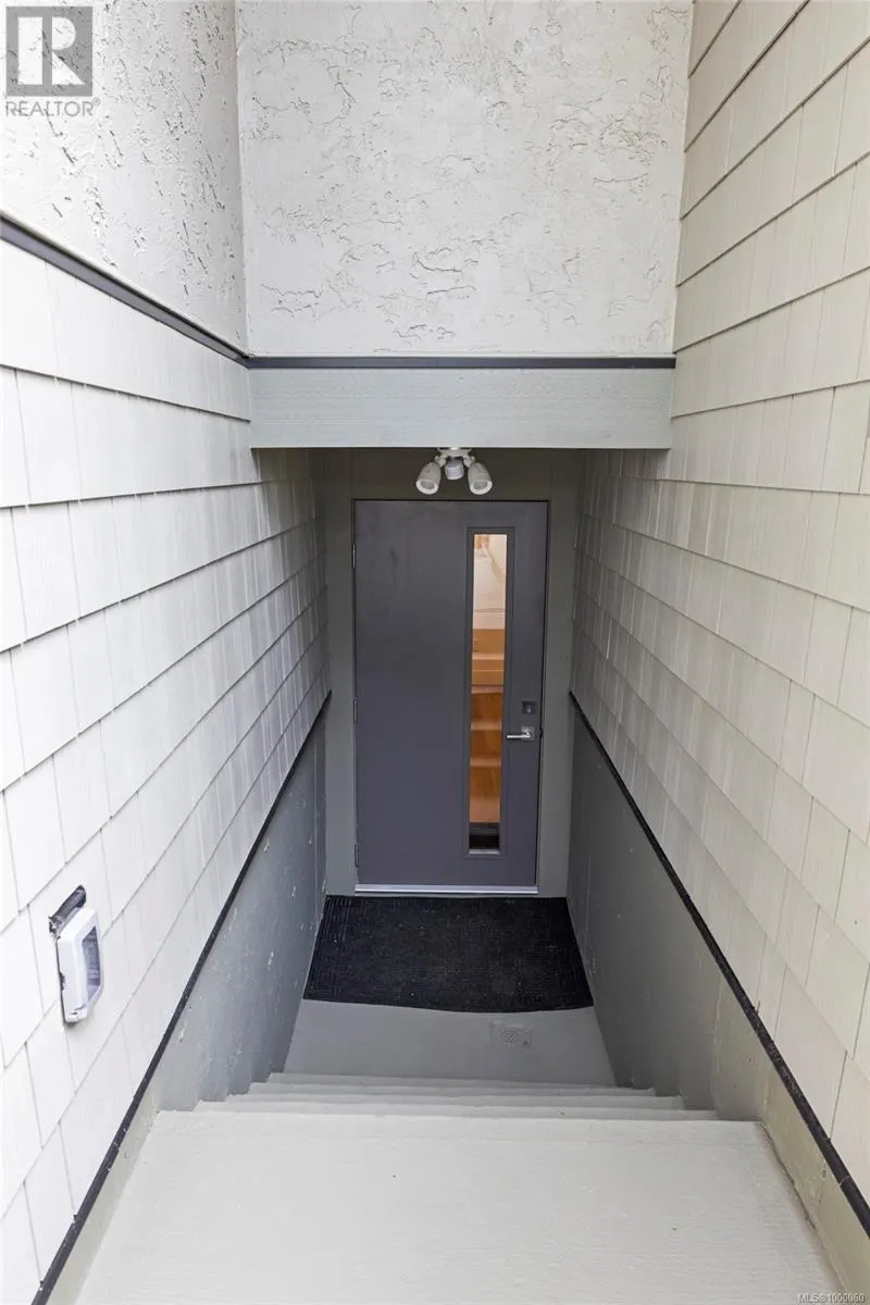 842 Mariner Way