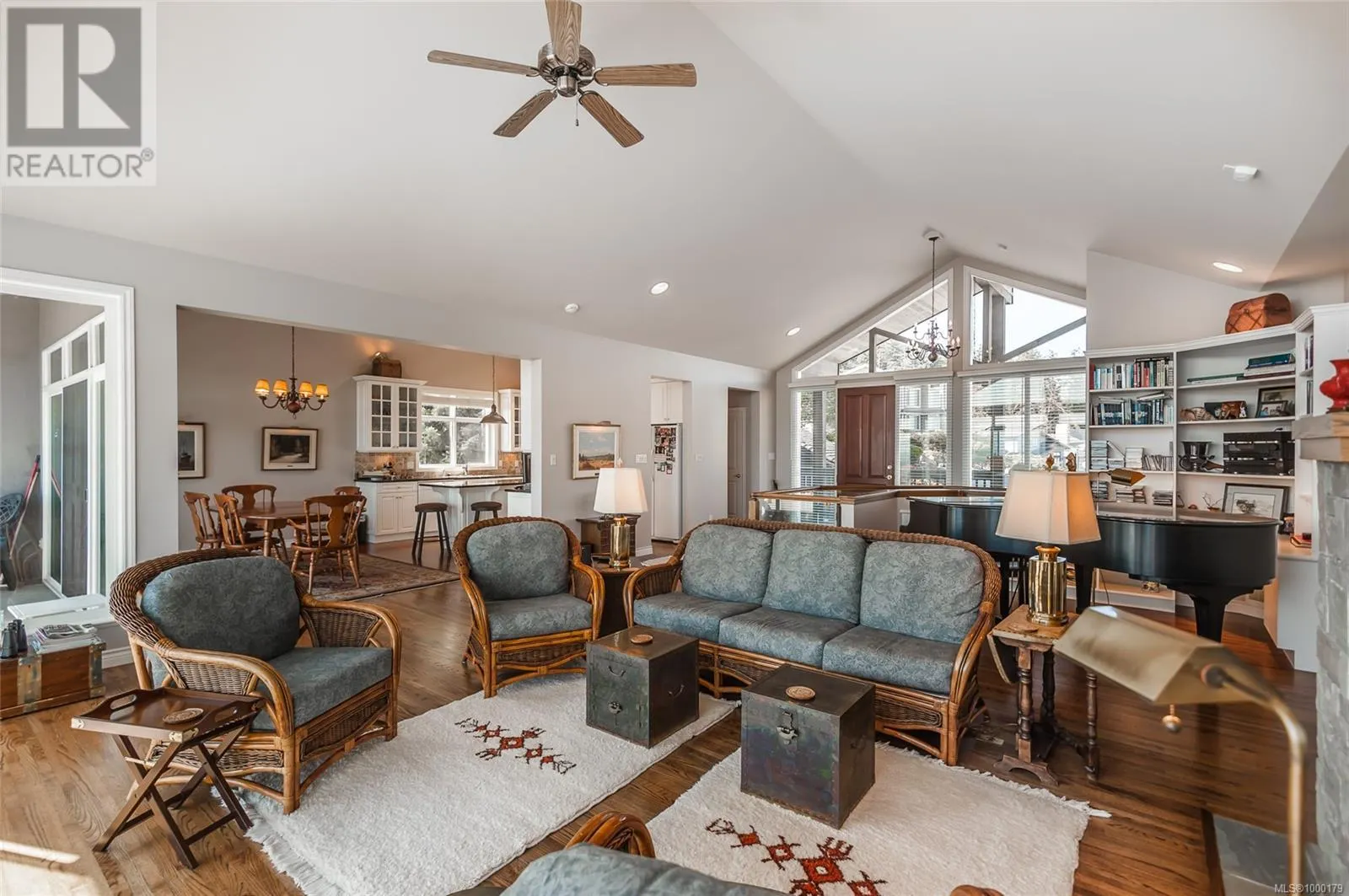 3748 Glen Oaks Dr