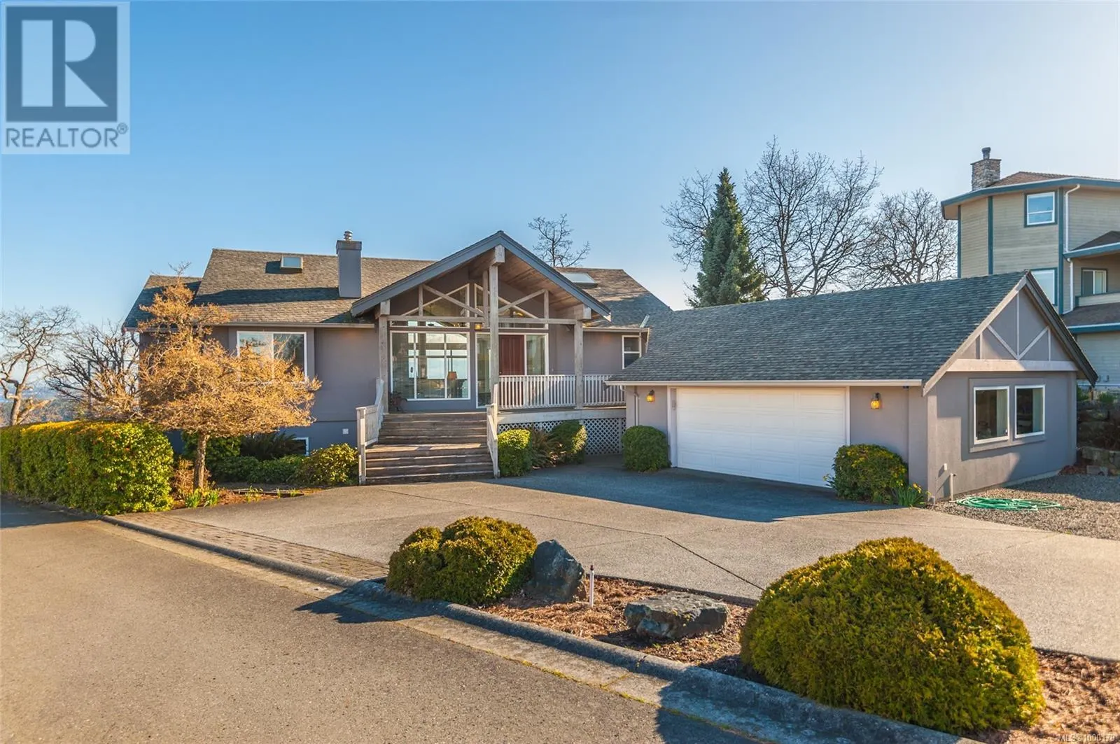 3748 Glen Oaks Dr