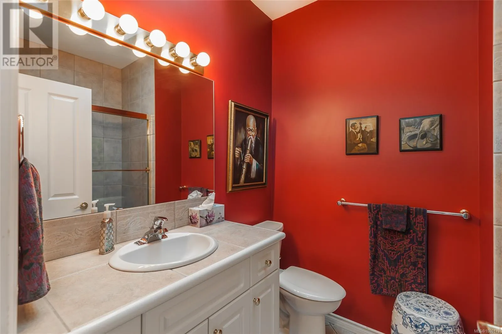 3748 Glen Oaks Dr