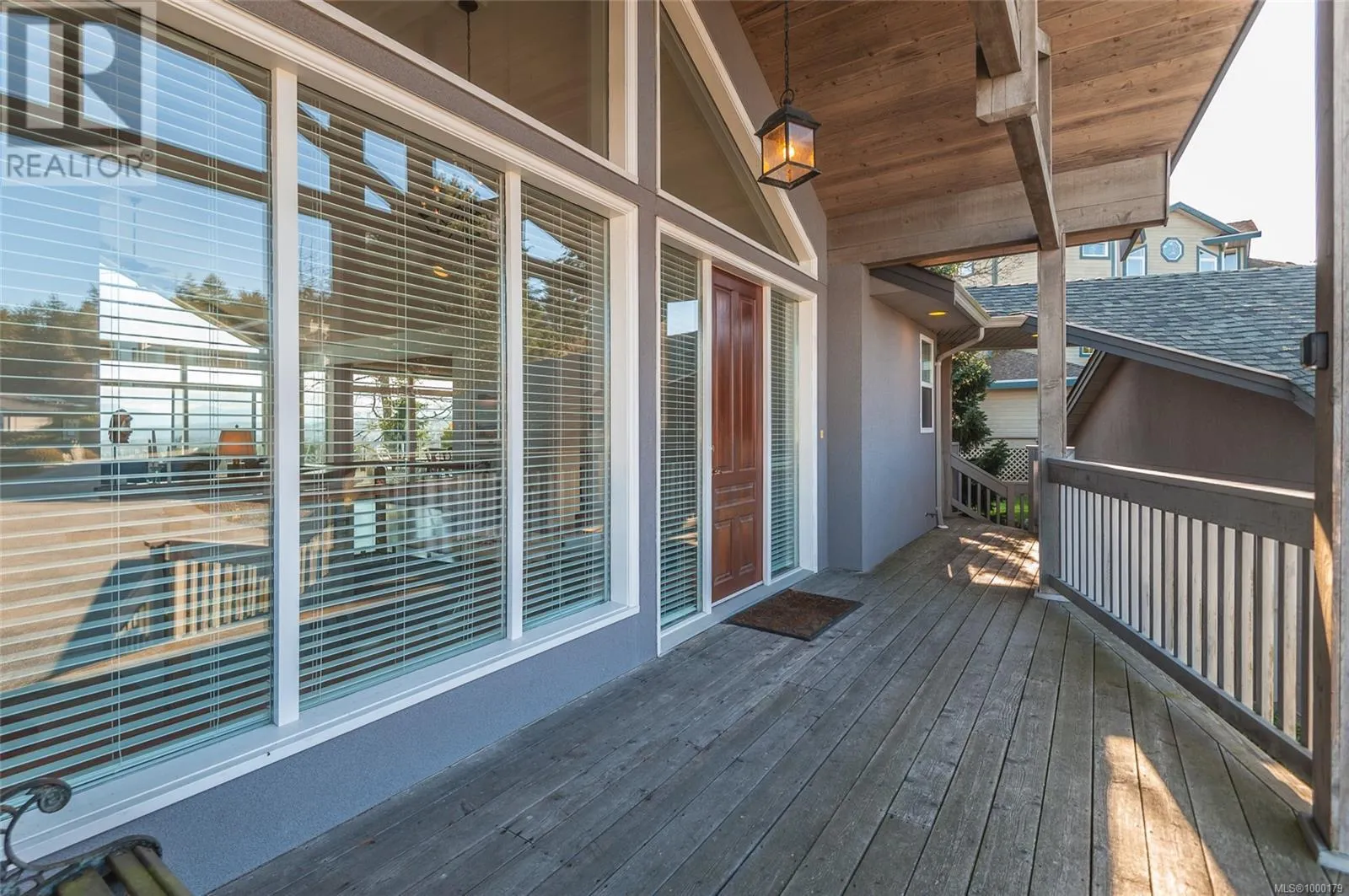 3748 Glen Oaks Dr