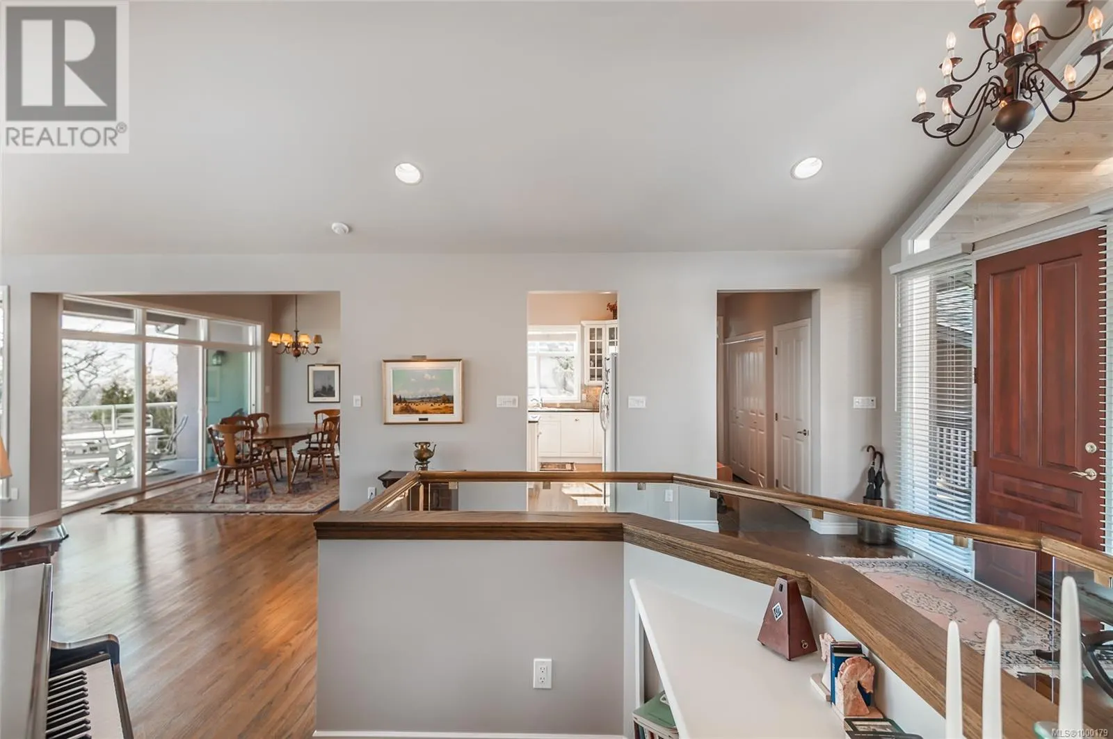 3748 Glen Oaks Dr