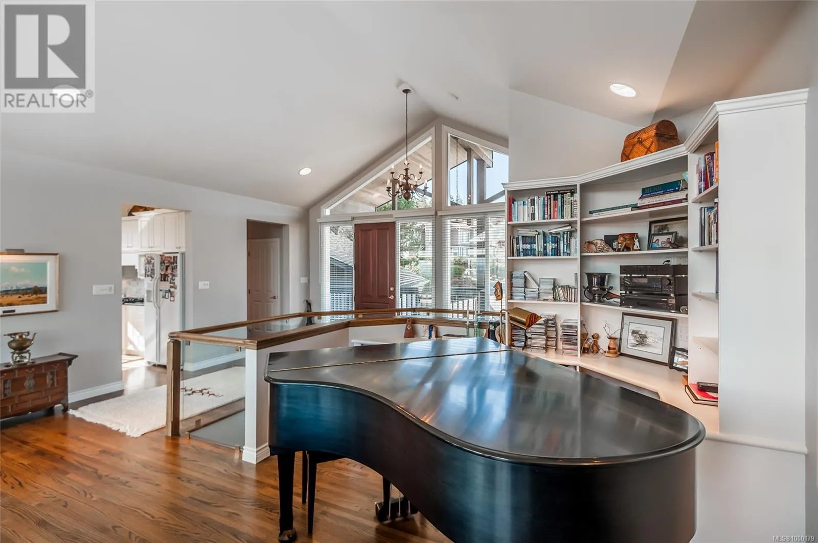3748 Glen Oaks Dr