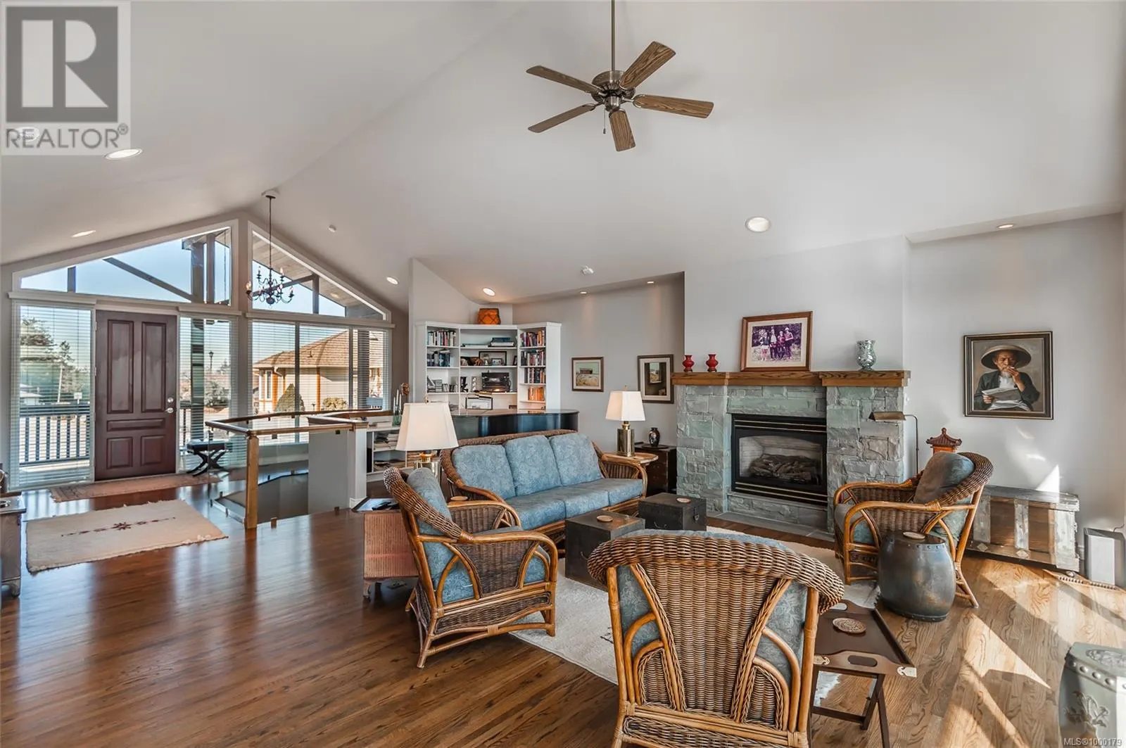 3748 Glen Oaks Dr