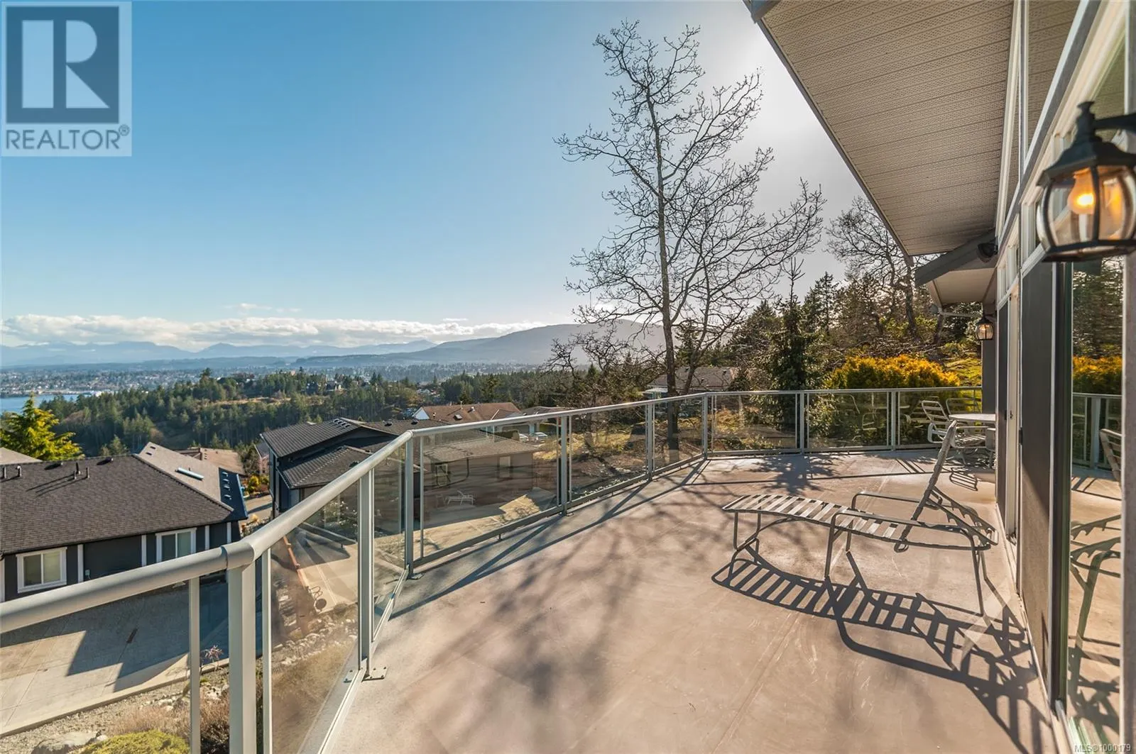 3748 Glen Oaks Dr
