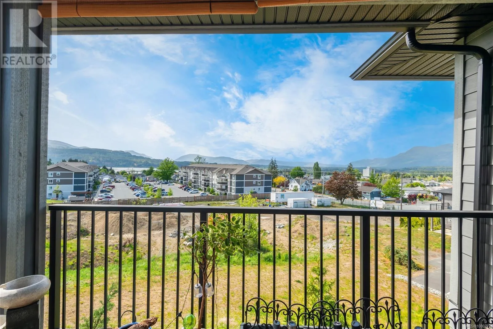 106A 3590 16th Ave