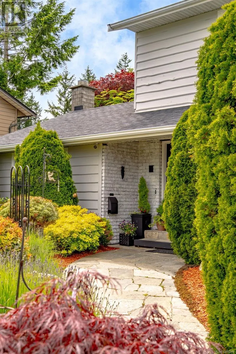 221 Blairgowrie Pl