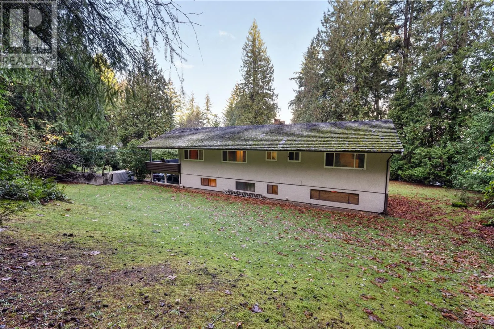 5611/5621 Hammond Bay Rd