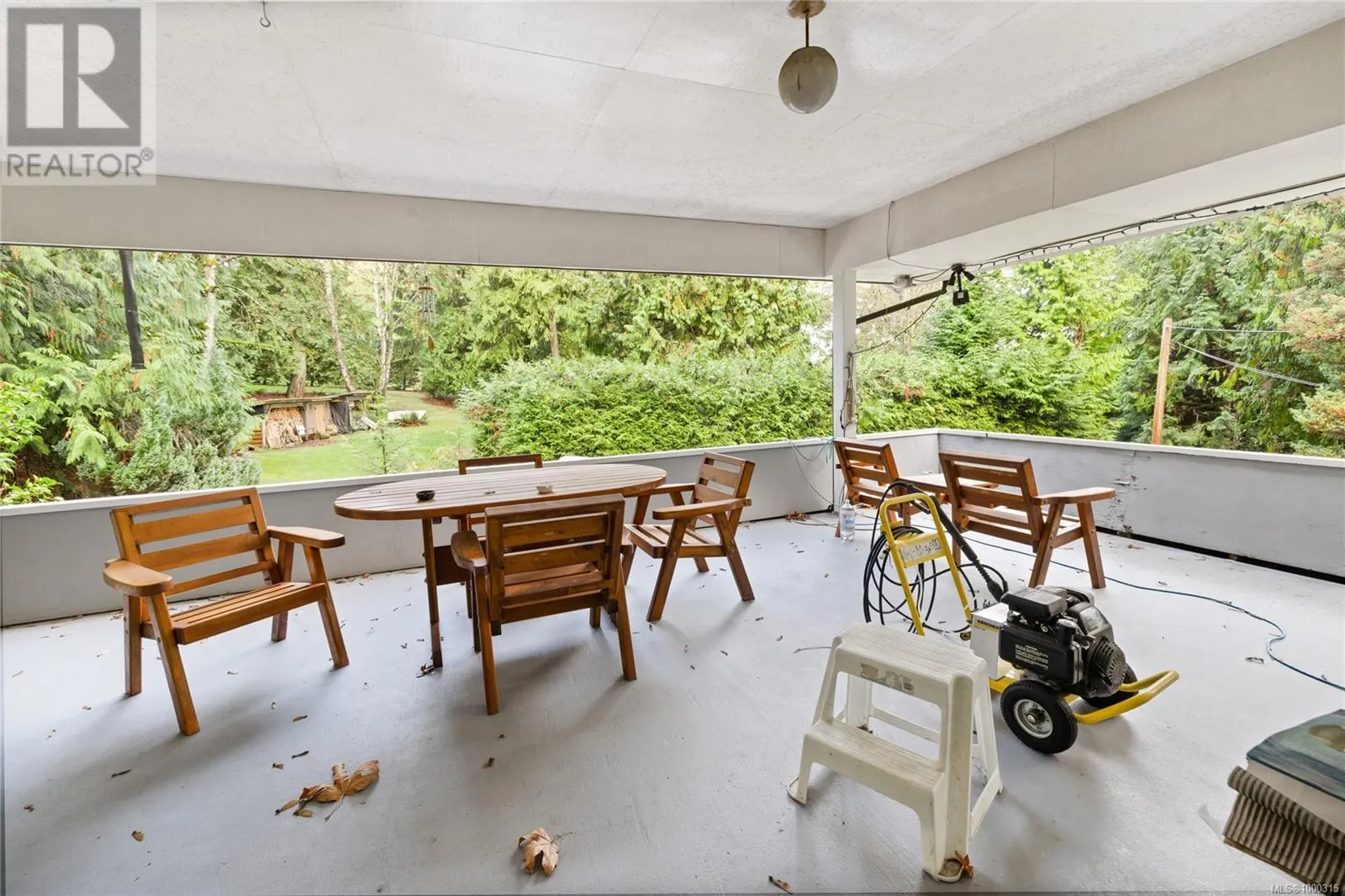 5611/5621 Hammond Bay Rd
