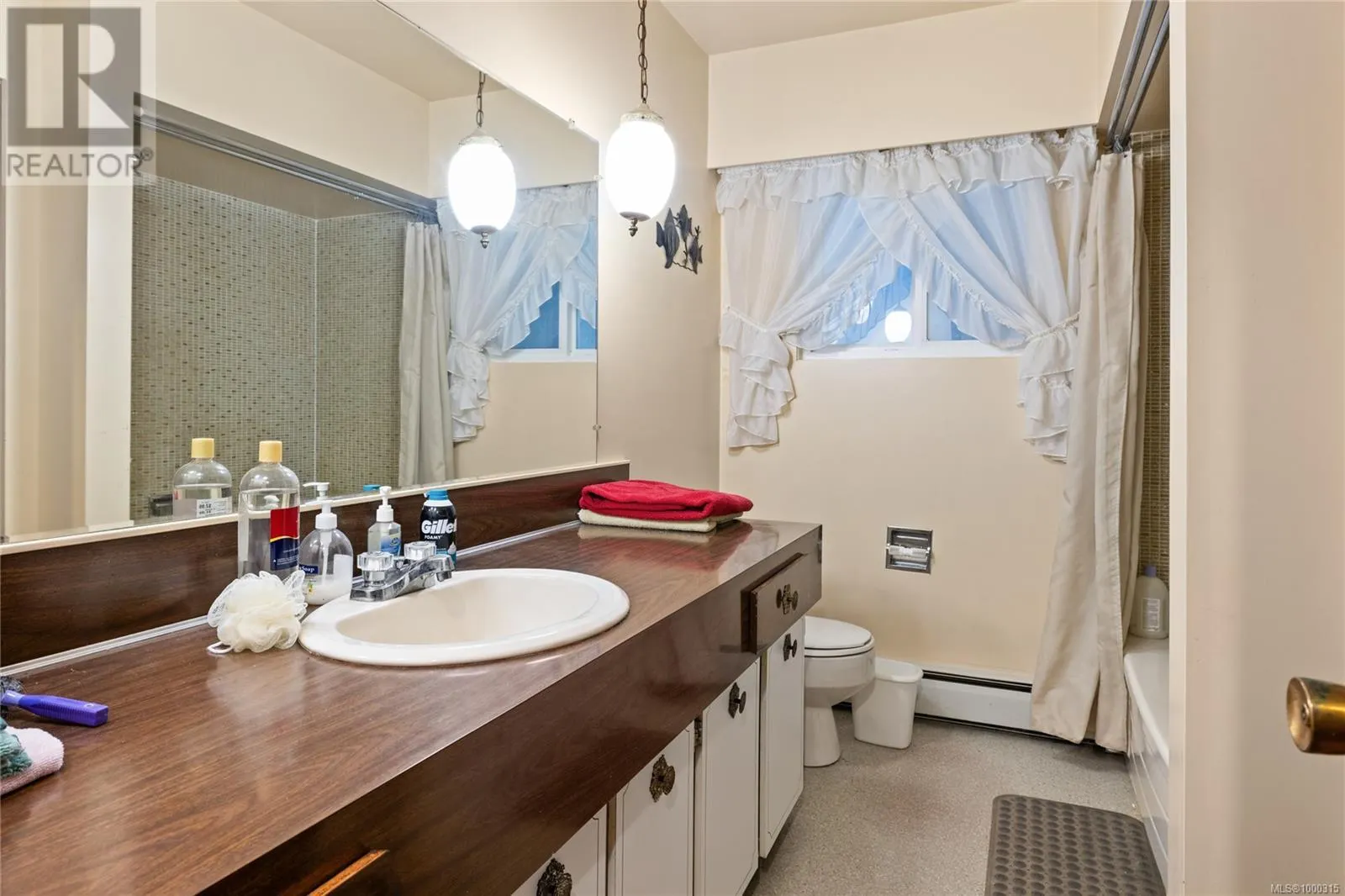 5611/5621 Hammond Bay Rd