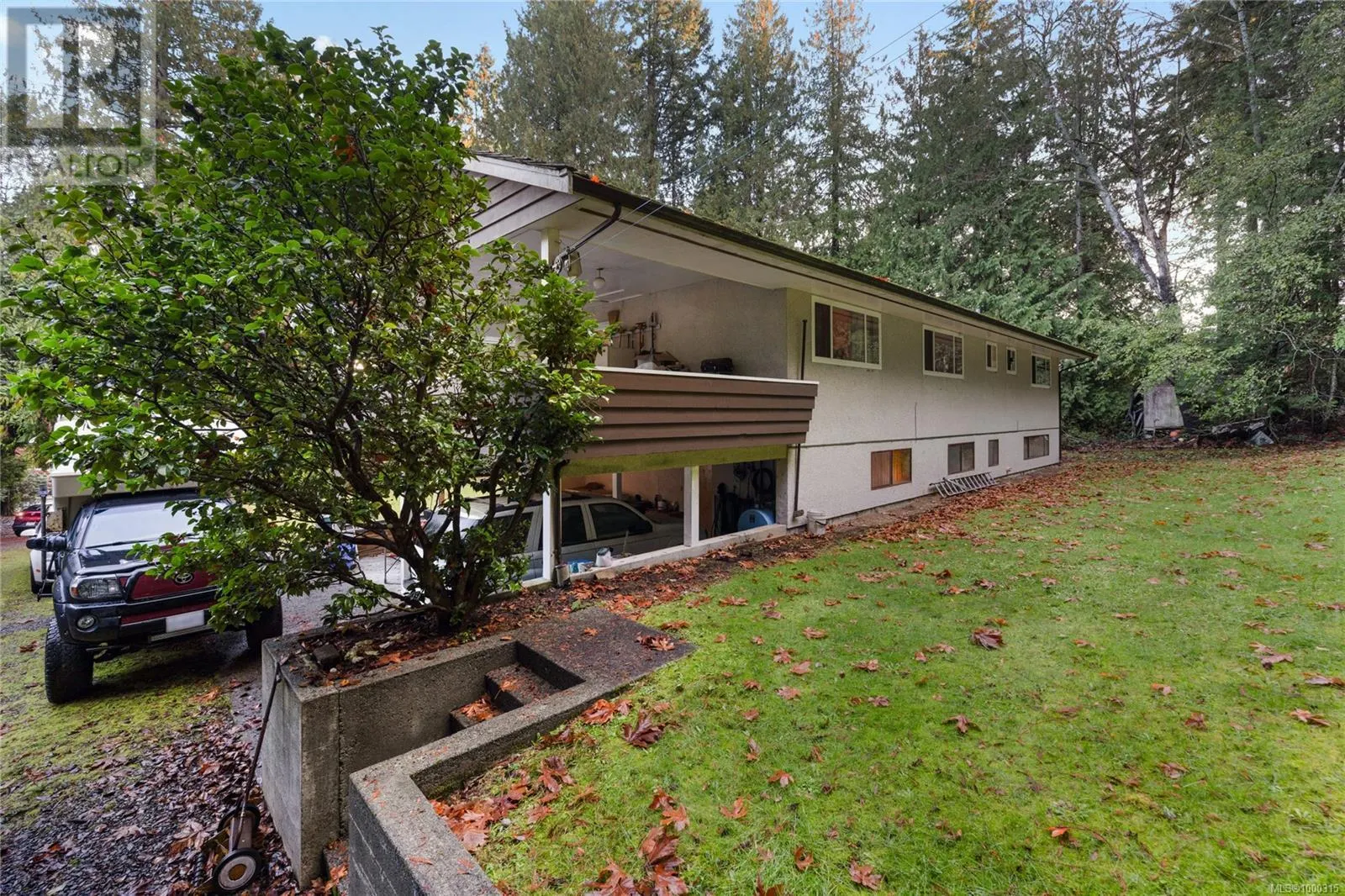 5611/5621 Hammond Bay Rd