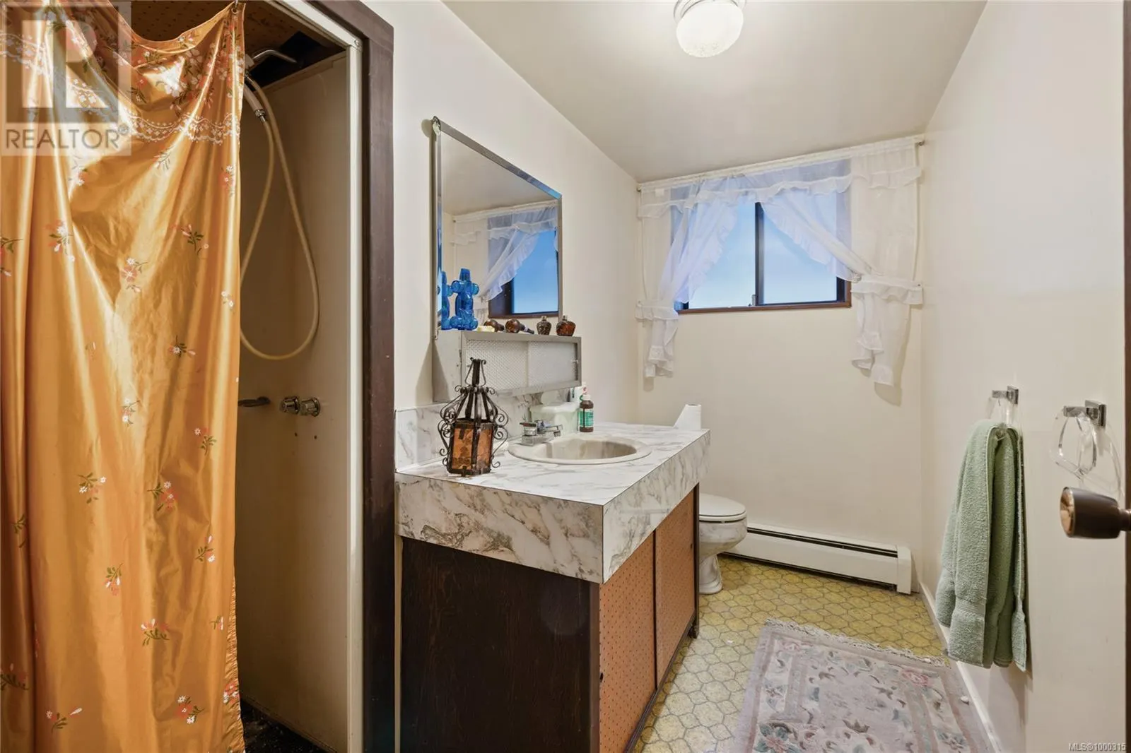 5611/5621 Hammond Bay Rd