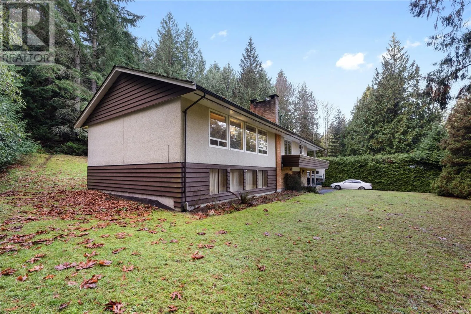 5611/5621 Hammond Bay Rd