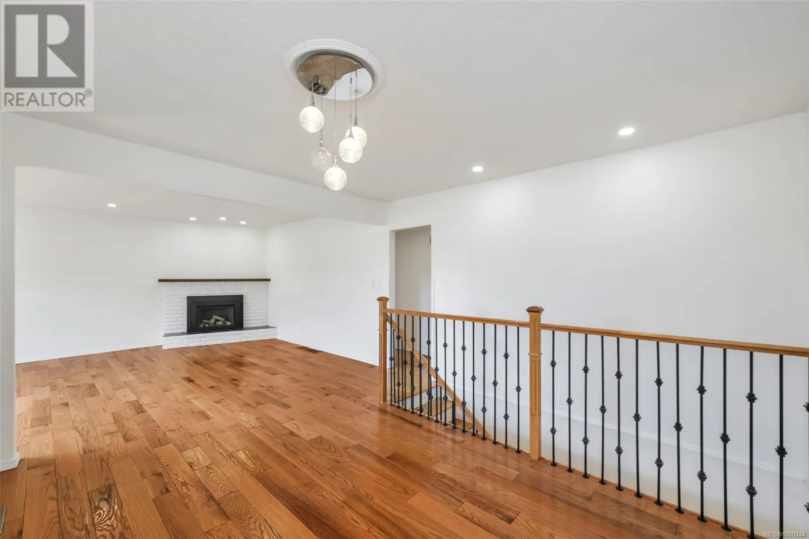 1616 Sarita Pl