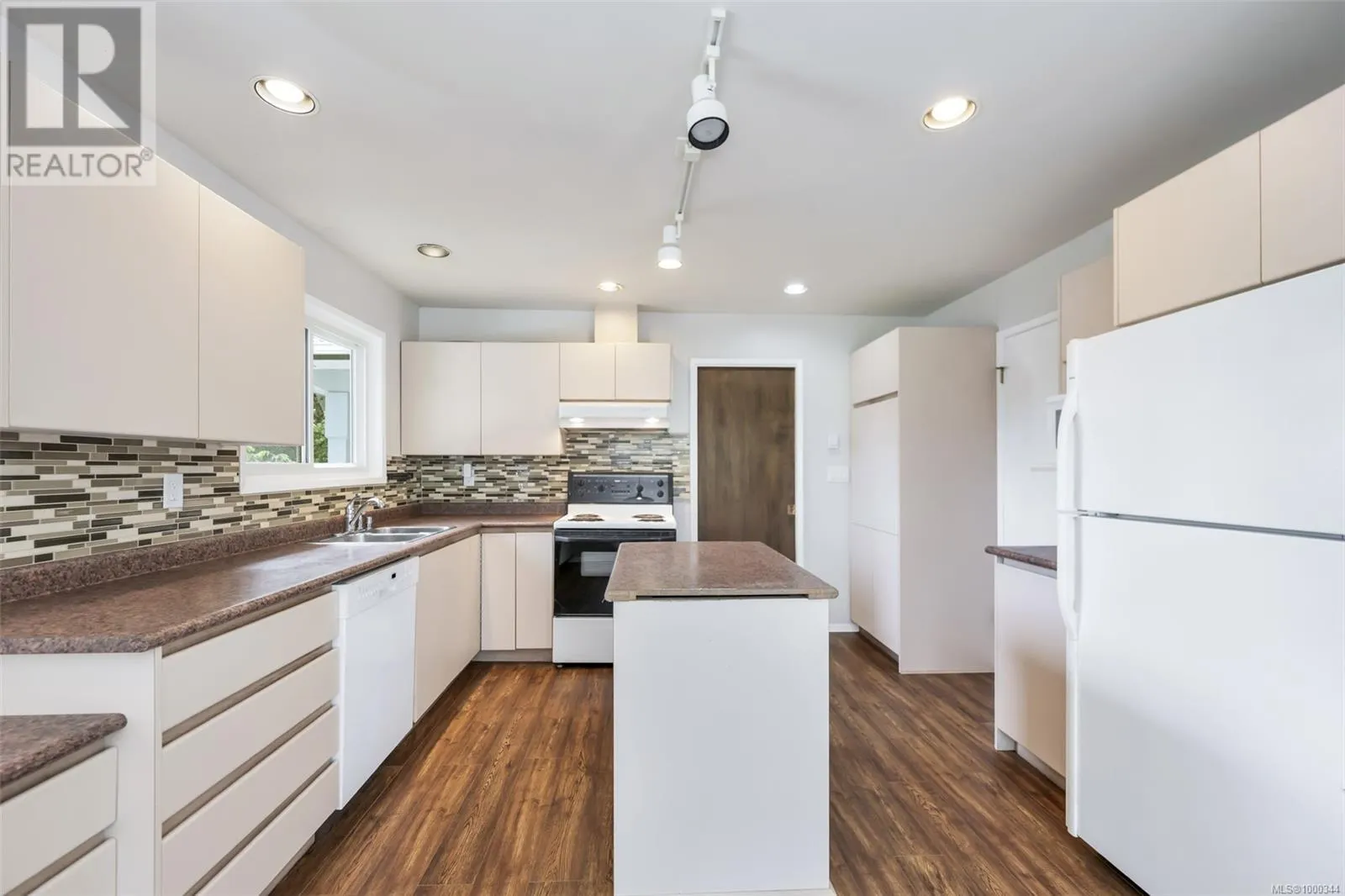 1616 Sarita Pl