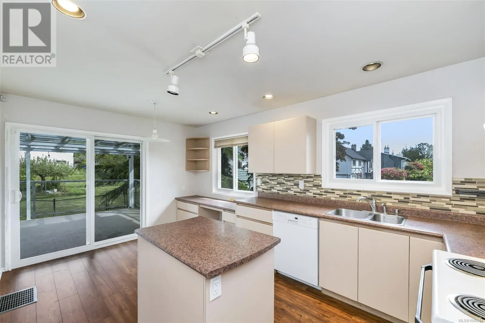 1616 Sarita Pl