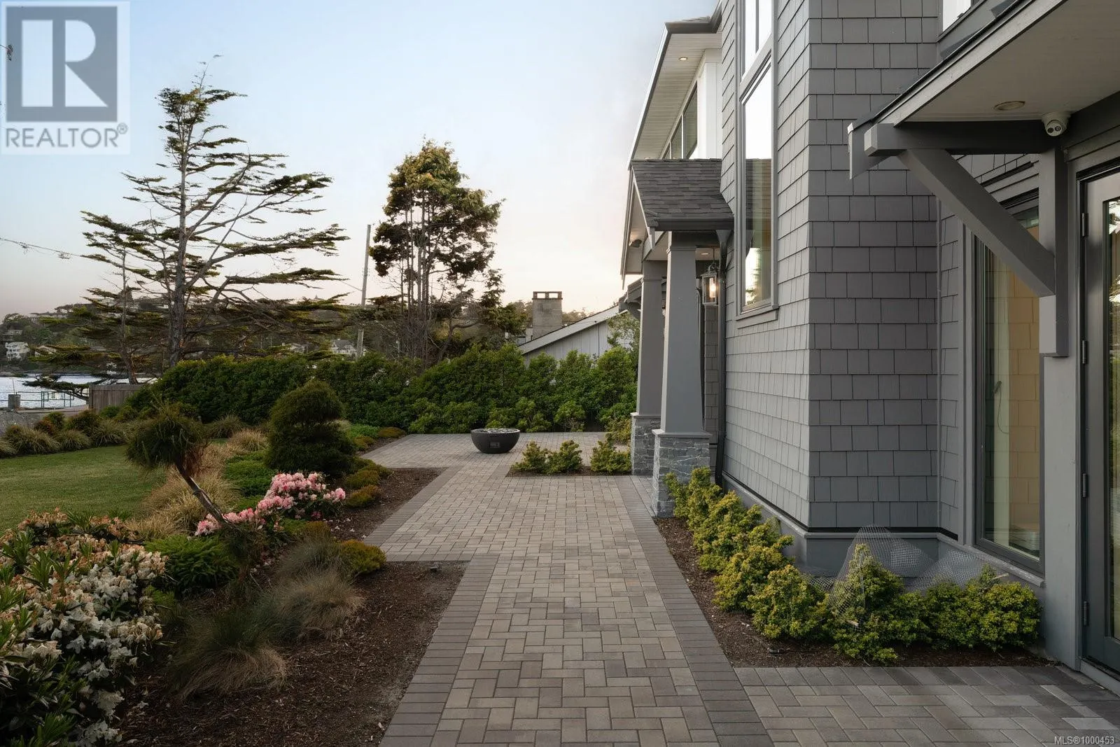 418 Beach Dr