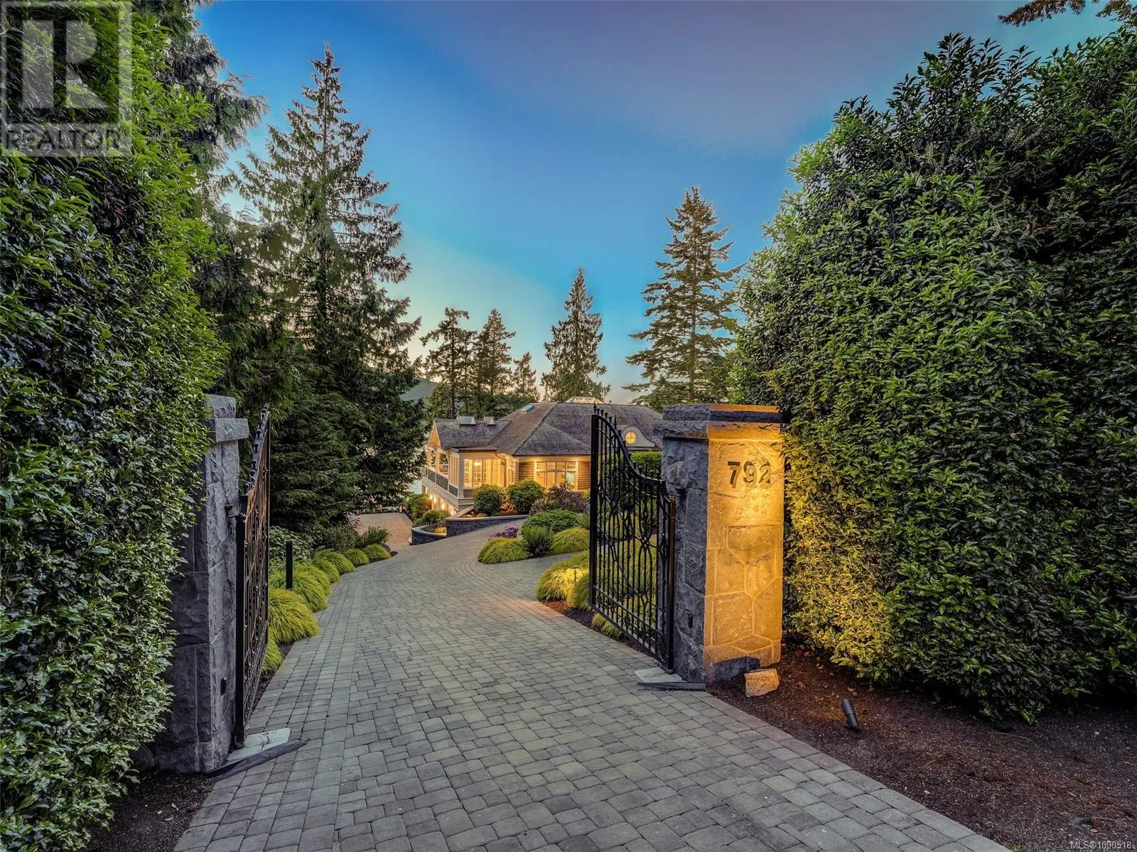 792 Lands End Rd